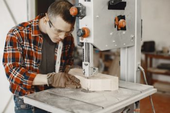 Mastering Bandsaw Precision: A Comprehensive Guide to Blade Selection and Alignment